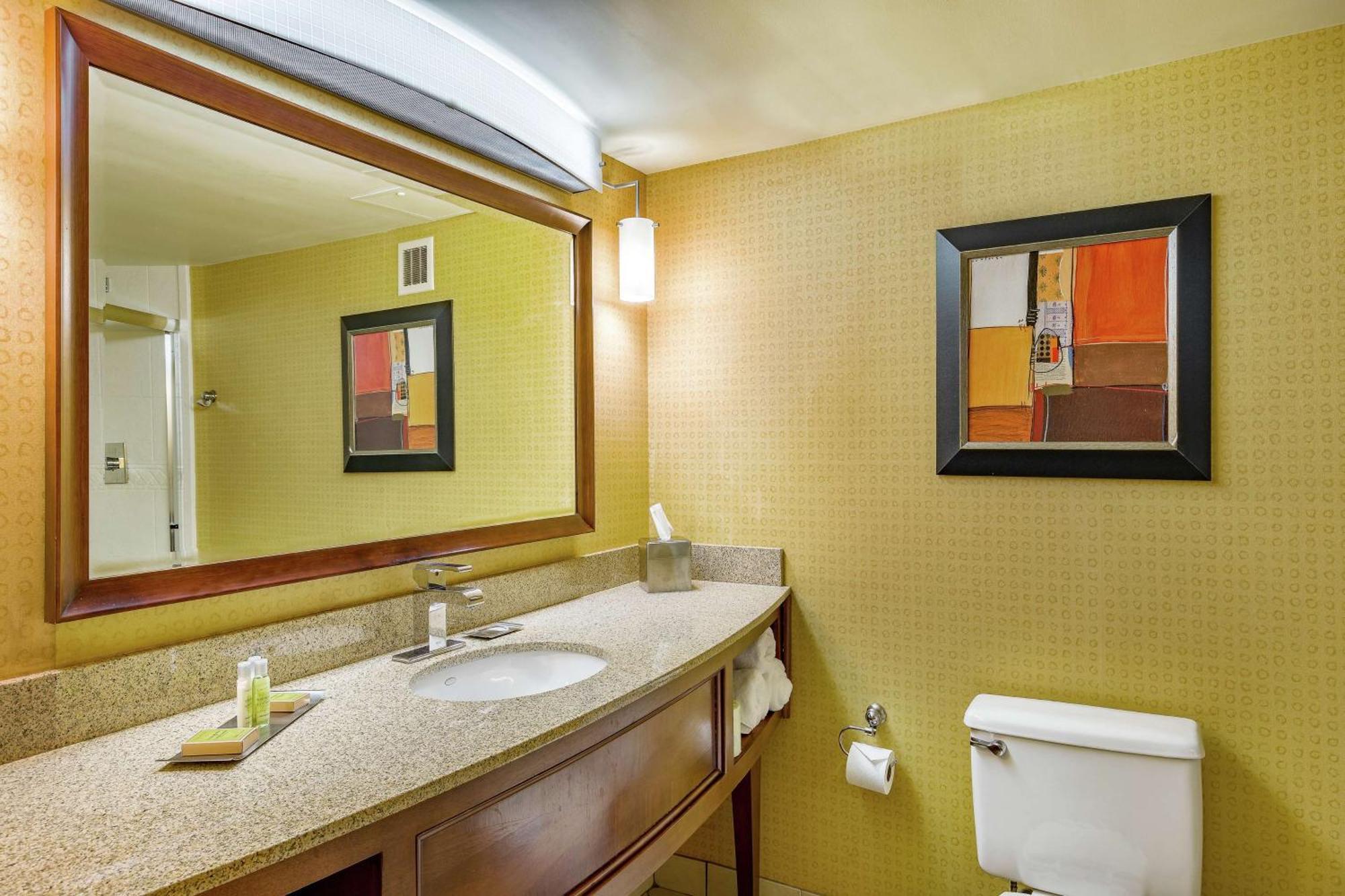 Doubletree By Hilton Johnson City Exterior photo
