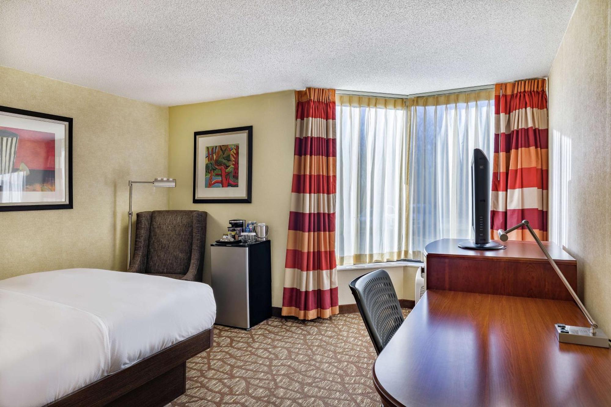 Doubletree By Hilton Johnson City Exterior photo